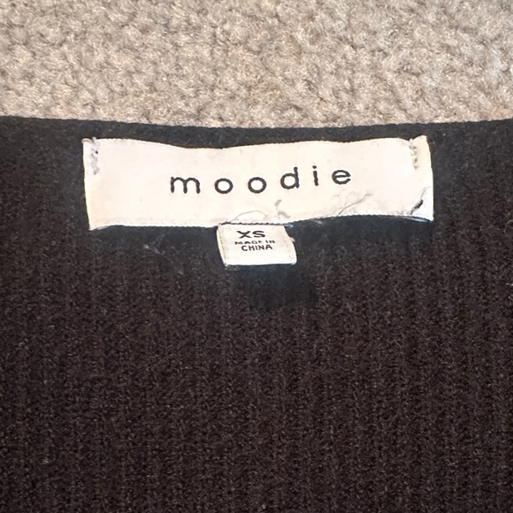 Moodie balloon sleeve sweater - Picture 2 of 6